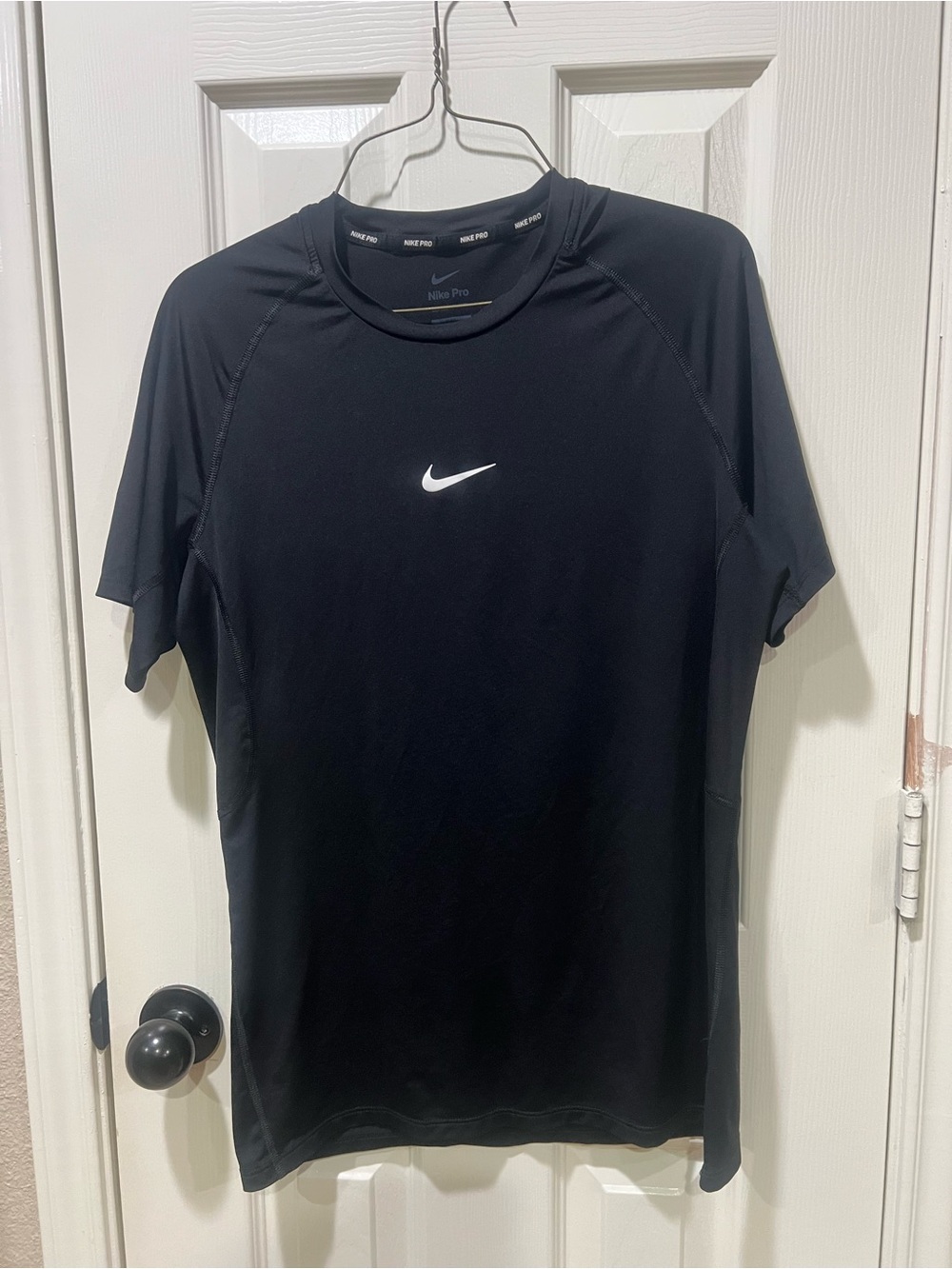 Nike Black Short-Sleeve Dri-FIT Slim Fit Size Medium Shirt with White Swoosh